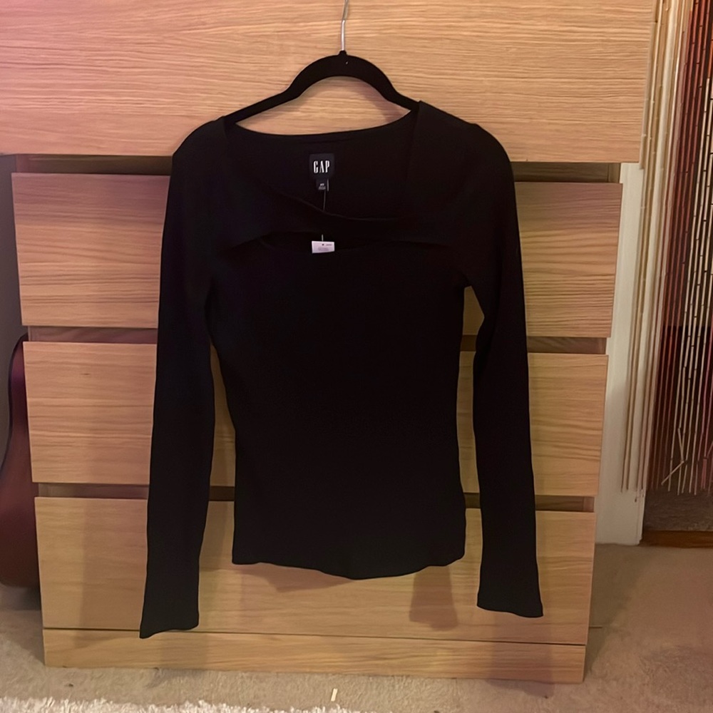 New black gap long sleeve .